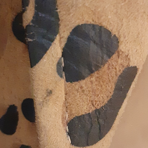 Vakko Suede Leather Leopard Print Jacket. - Picture 14 of 14